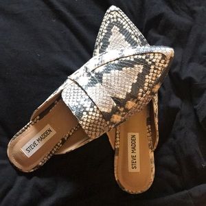 Snake embodied Steve Madden slip-on Mule